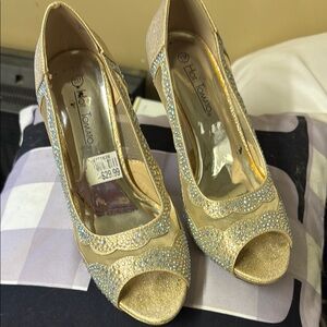 Hot Tomato Gold Peep Toe Heels